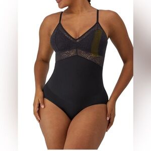 Maidenform Women’s Lace Shapewear Bodysuit – Firm Control, Wireless – SZ- M– EUC